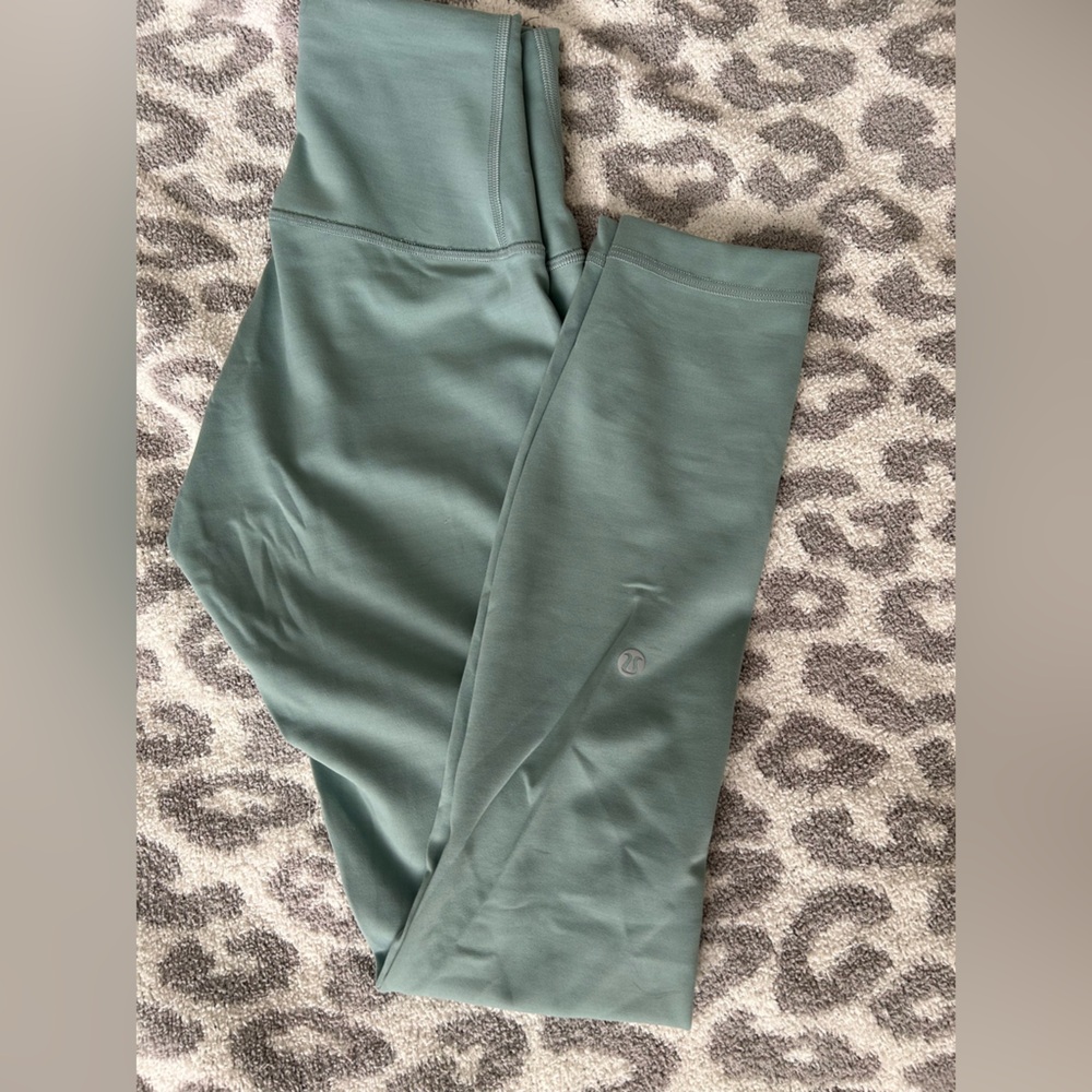 Lululemon seafoam green size 2 wunder under leggings